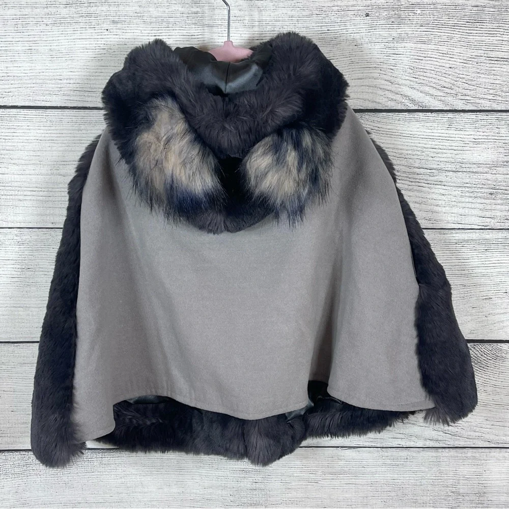 Bandits Girls Gray Faux Fur Cape Sz M